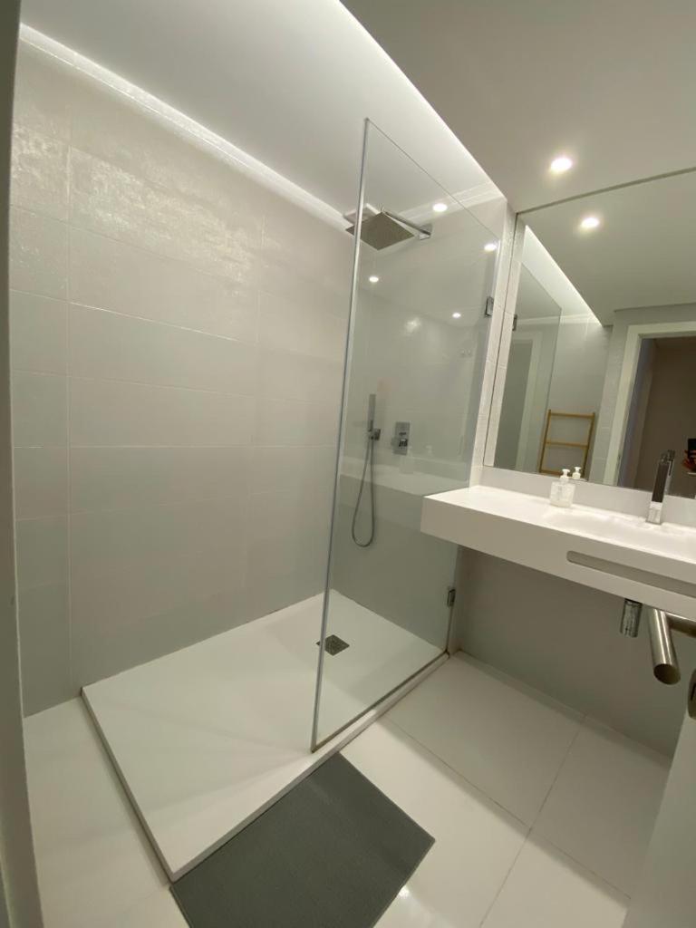 Bedrooms In Modern Guest House Almada Buitenkant foto