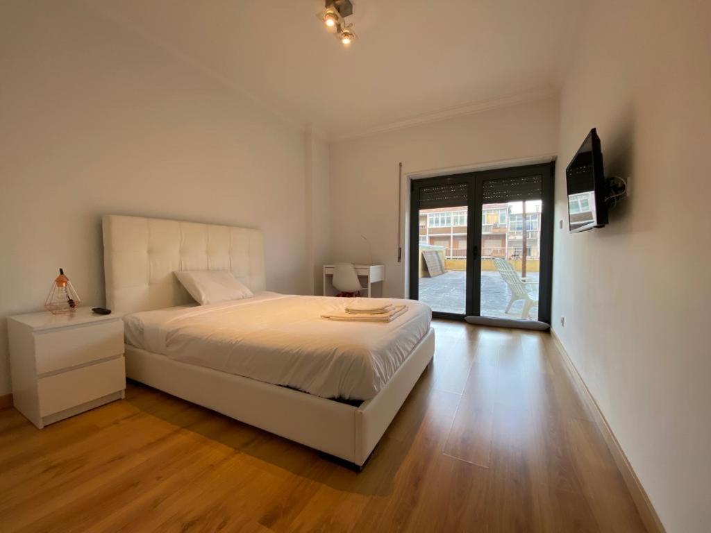 Bedrooms In Modern Guest House Almada Buitenkant foto